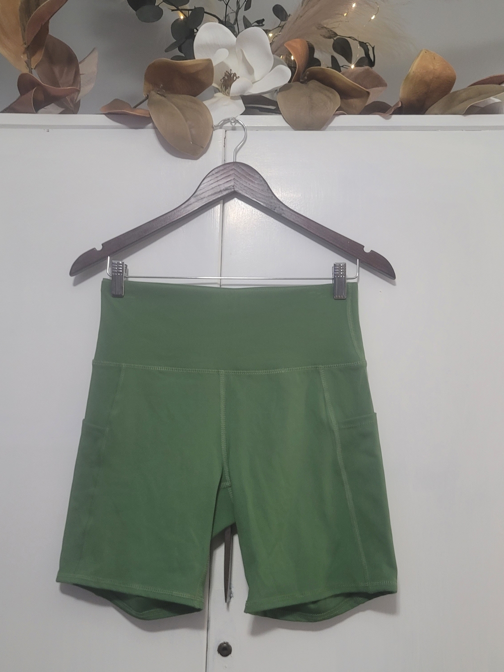 Daisy Fuentes Green Athletic Bike Shorts